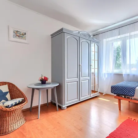 Nina By Interhome Vikendica Pula